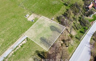 Na predaj pekný rekreačný pozemok 1121,5m2 Horný Vadičov