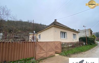 Rodinný dom v Ratnovciach na rekonštrukciu, 413 m² pozemok