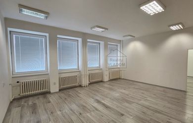 ◄ Kancelárske priestory, 2 spojené miestnosti, plocha 55 m2