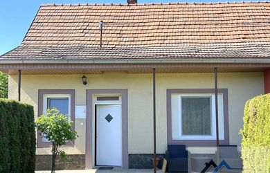 PREDAJ pekná 1,5 izb. CHALÚPKA s pozem. 583 m² v obci SOLČANY