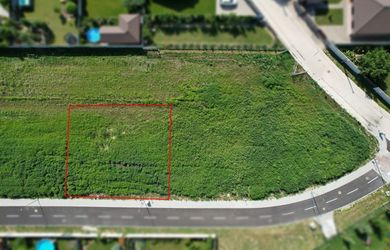 Na predaj stavebný pozemok v najlepšej časti Rovinky,  652m²